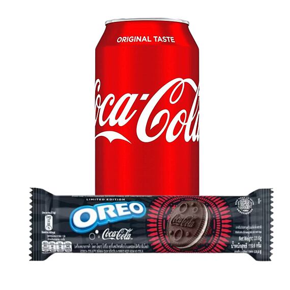 Oreo TH sušenky s příchutí Coca Cola 119,6 g + Coca-Cola sycený kolový nápoj 355 ml